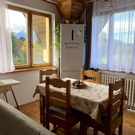 Cosy Mountain By The Pond *