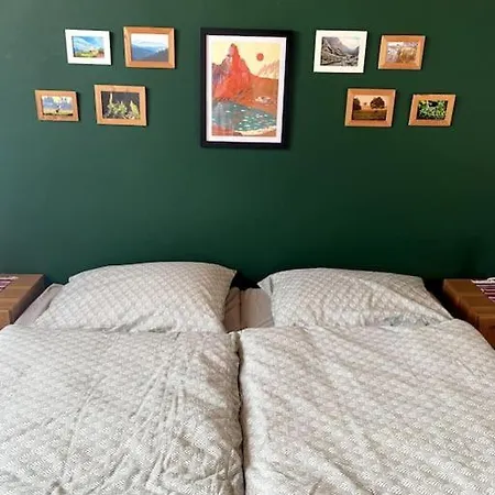 Cosy Mountain By The Pond