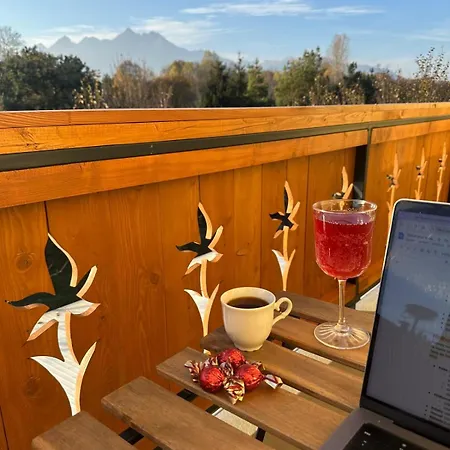 Cosy Mountain By The Pond *