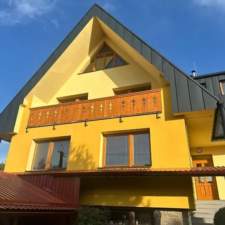 Cosy Mountain By The Pond Apartment