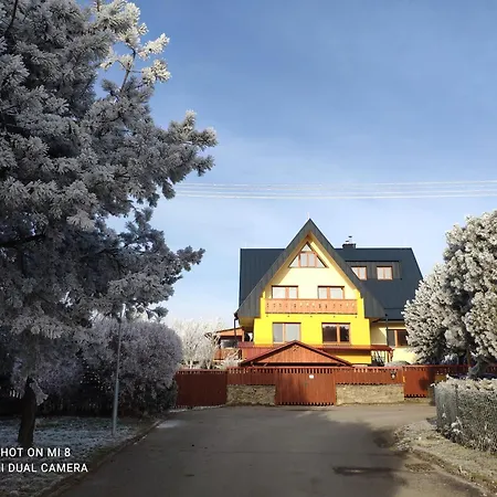 Cosy Mountain By The Pond Apartment *