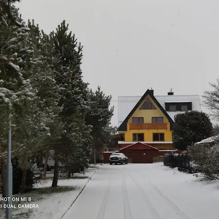 Cosy Mountain By The Pond *