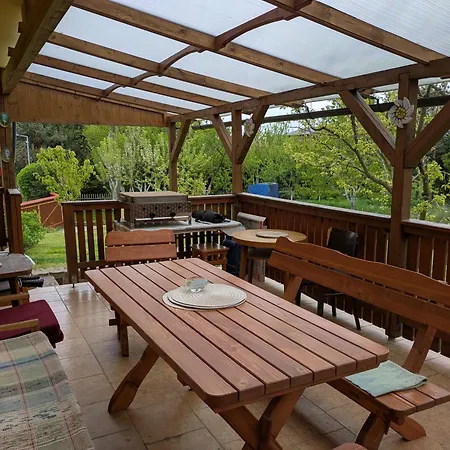 Cosy Mountain By The Pond Apartment *